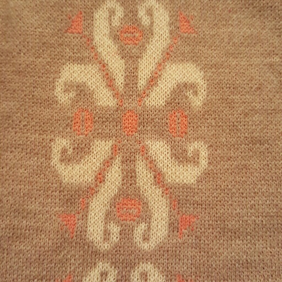 TRENDING!NWT$188 Anthropologie Flower Sweater Cape - Picture 7 of 8